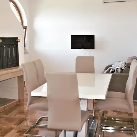Xxl-ferienhaus Cokuni Mit Privatem Pool By Interhome Feriehus *