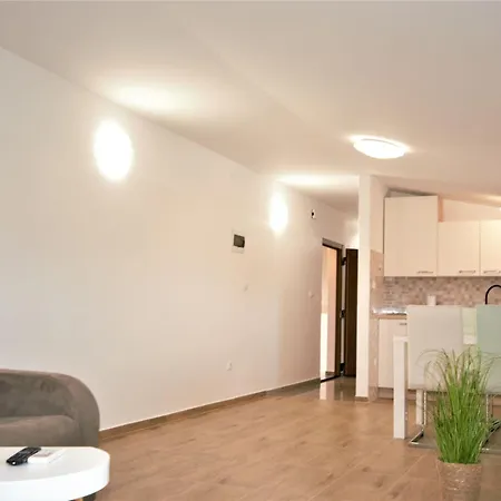 Xxl-ferienhaus Cokuni Mit Privatem Pool By Interhome