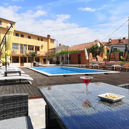 Feriehus Xxl-ferienhaus Cokuni Mit Privatem Pool By Interhome *