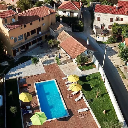 Xxl-ferienhaus Cokuni Mit Privatem Pool By Interhome Feriehus